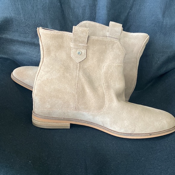 Cole Haan Rayna Women’s flat Ankle Boots Suede w18649 NWOT - Picture 4 of 13